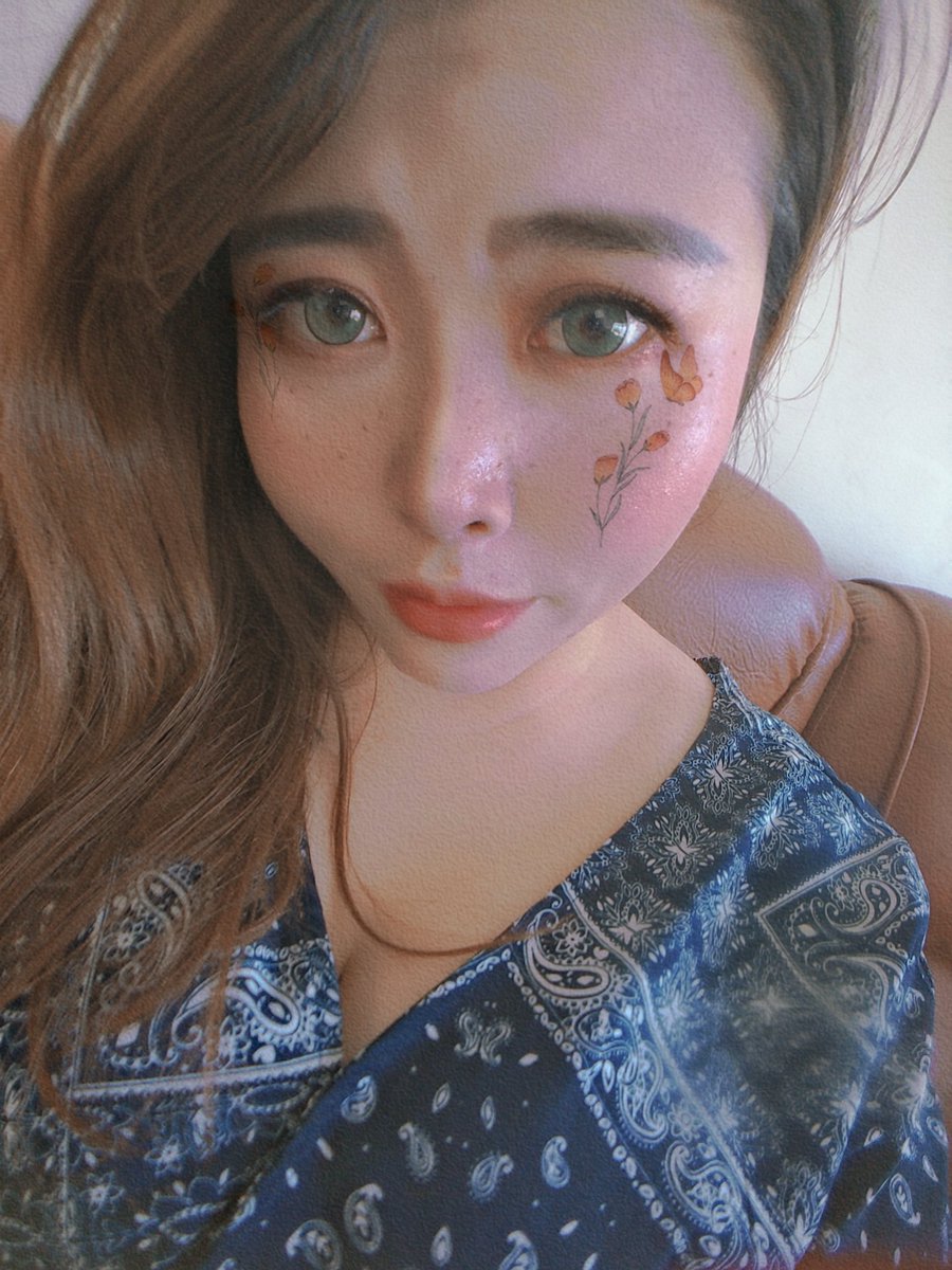 我的臉上開了朵花😆
最近要努力減肥了 https://t.co/5p6CcXcgX8