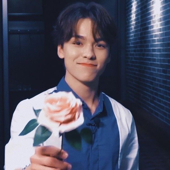 vernon x reader au wherein you met vernon at a concert of your favorite artist. but what you didn't know was that he's actually the person who organized the whole event.