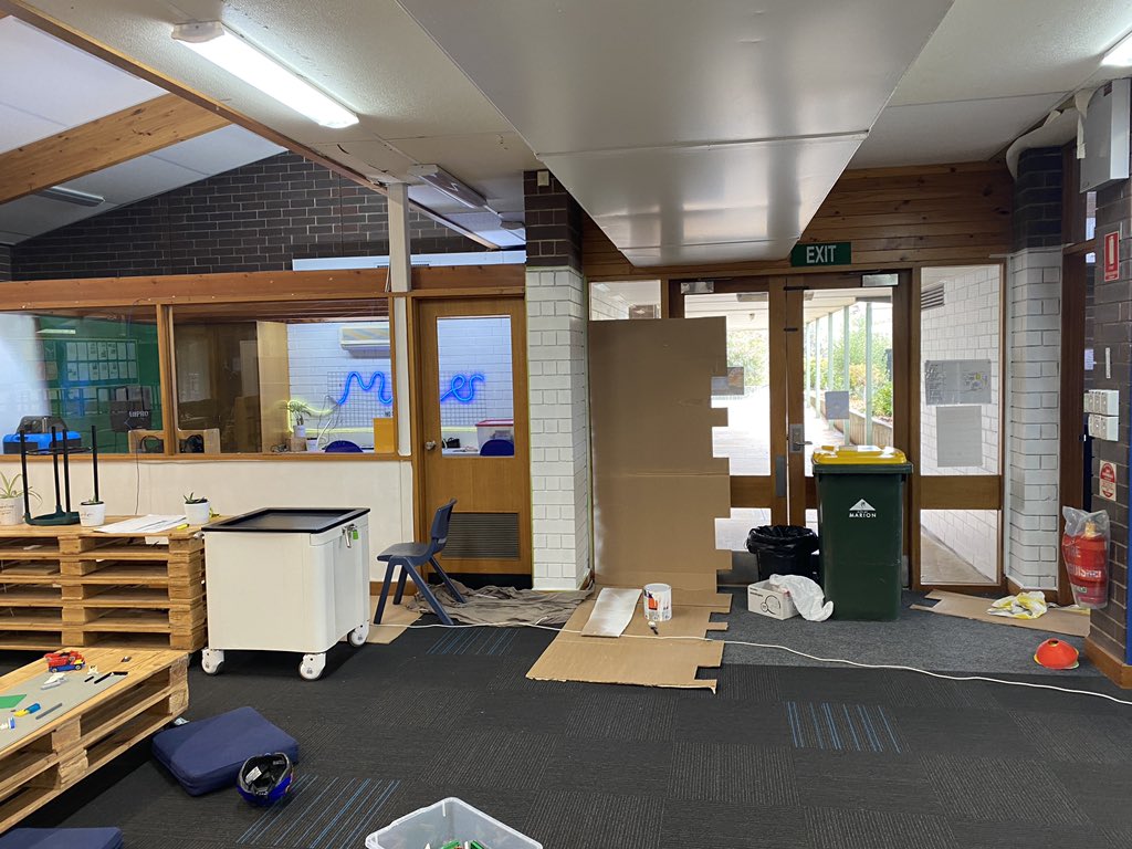 ProjReimaginate's tweet image. The white brick now starts outside the entrance and wraps around into the studio and the flexi spaces. A top coat and a redecorate before Monday should make for a pretty cool reveal! 

#ProjectReimaginate
