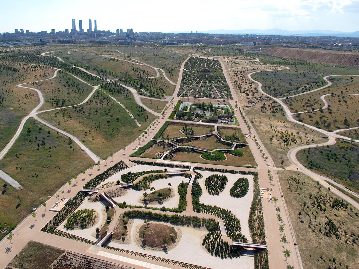 MarcosSFoncueva's tweet photo. Desde este próximo lunes, 25 de mayo, los madrileños podremos volver a disfrutar en #Valdebebas de uno de los parques forestales urbanos más grandes y más bonitos de #España. Responsabilidad, por favor, y...¡a respirar! @PF_Valdebebas https://t.co/2qaZfxkMX6