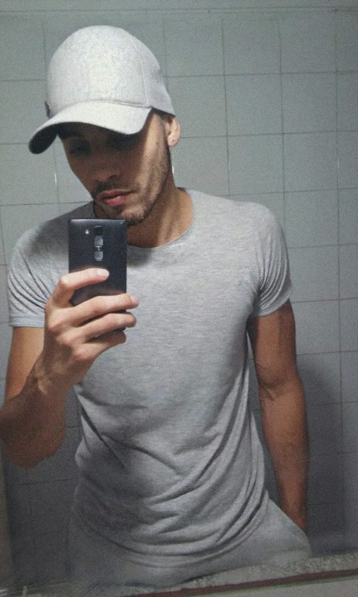 BKingbm's tweet image. Que les parece este boxeador pijon? Quieren verla la pija? #heterosdesnudos