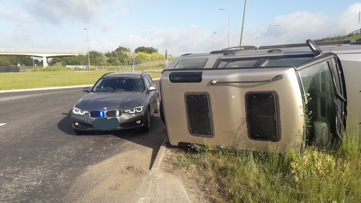 tvprp's tweet photo. Currently dealing with a single vehicle road traffic collision on the A40 near Witney. Non injury. Awaiting recovery. One lane closed. #Oxonrp #P4245 https://t.co/wyYtYkOUlb