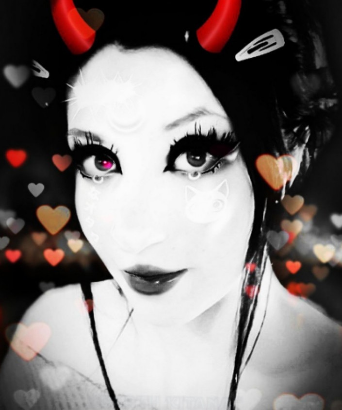 DarthStarrxo's tweet photo. Happy World Goth Day 
🕷️🕸️🖤🖤🖤💜💜🎃👻👻☠️🖤🖤💜💜💜🕷️🕸️
#happygothday #blackmetal #goth #gothic #gothicgirl #gothicmakeup #gothbabe #gothselfie #worldgothday #gothday #heavymetalgirl #vampire #satan #gothaesthetic #gothbeauty #QueenKit👑 #darthkitana #kitana https://t.co/KaajUVTfHN