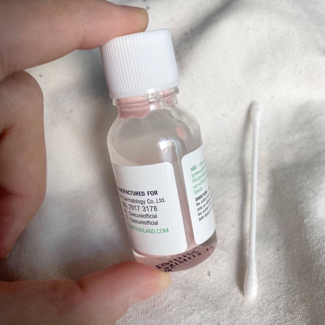 tawanxreview's tweet photo. ไอเท็มเด็ดคนเป็นสิว แป้งน้ำแต้มสิว Oxe’cure ดีแบบกราบอกเลยแม่ สิวอักเสบนี่แต้มคืนเดียวสิวยุบ ไม่แสบหน้าเลย ตอนใช้ไม่ต้องเขย่าขวดให้ใช้คัตตอนบัดจุ่มลงไปถึงเนื้อแป้งสีชมพู แล้วแต้มไว้ตรงที่เป็นสิวได้เลย #ใช้ดีบอกต่อ https://t.co/sgu5mNQs6s