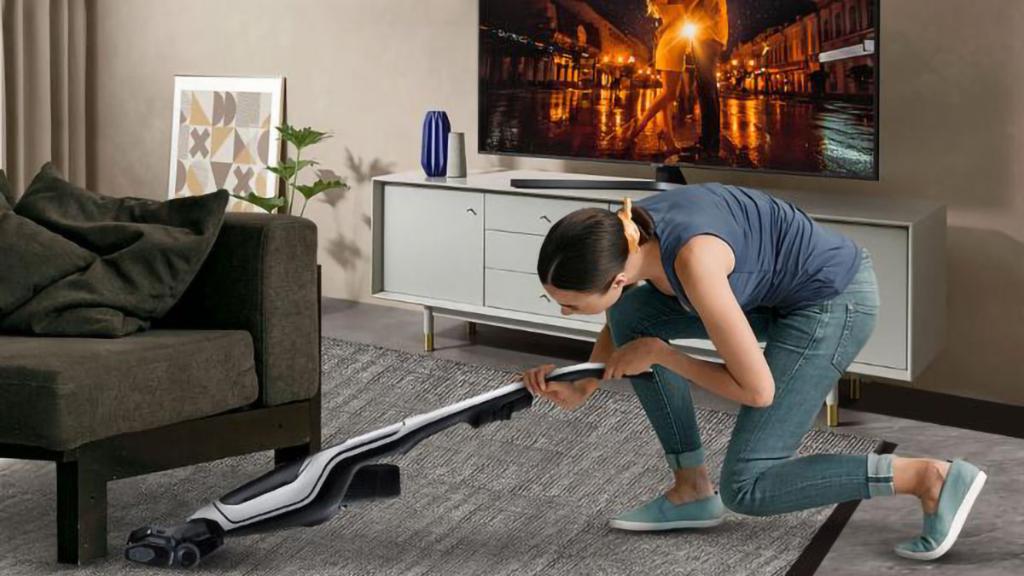 SamsungBulgaria's tweet photo. Едно е, когато къщата изглежда чиста, а друго, когато всеки сантиметър от нея е чист. Разликата е #POWERStick. https://t.co/2INalvSzFF https://t.co/W2hhtut3RQ