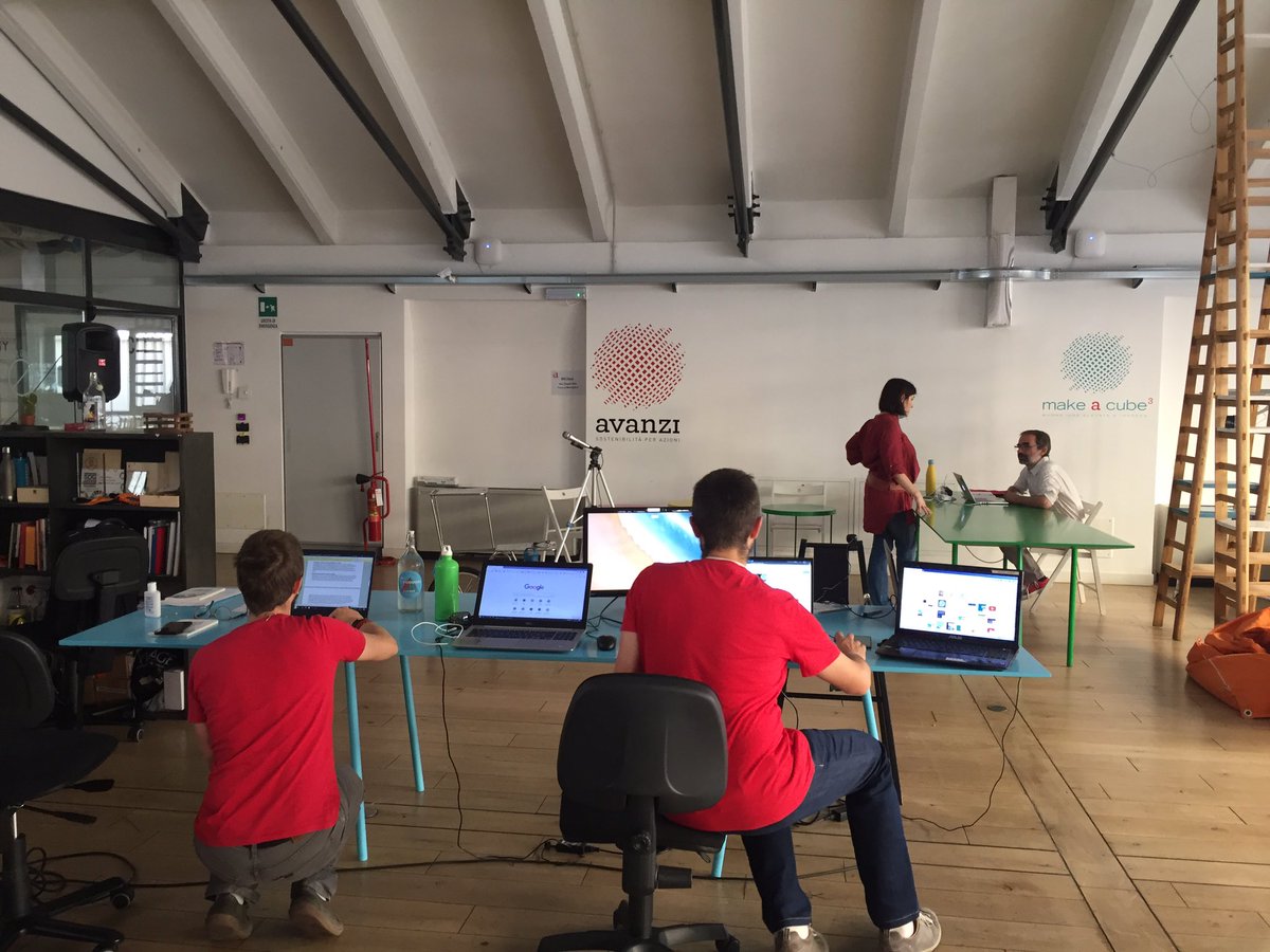 DavideZed's tweet photo. Backstage Assemblea @enostra #enostra2020 https://t.co/6DcoR9ENVW