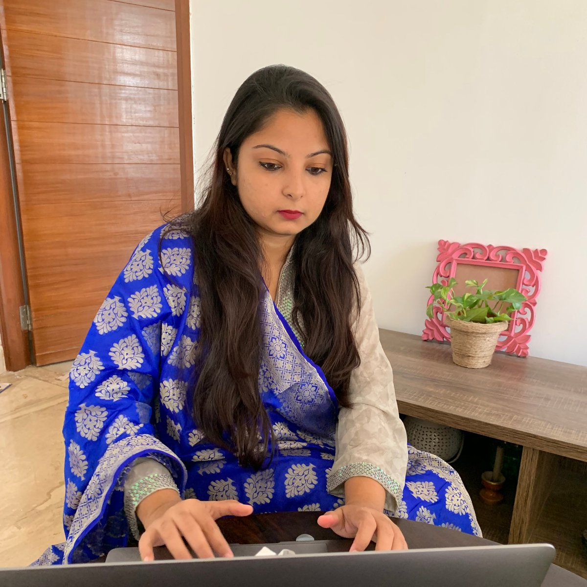 ChungiStore's tweet photo. Just because you're working from home doesn't mean your fashion should be locked down too. Dress up. Feel good. Work even better. 

https://t.co/lnvXgMQwHp

#vocalforlocal #artnirbharbharat #homeworkfashion #makeinindia #lockdownlook #workfromhome #supportsmallbusiness https://t.co/GXGegbZ7og