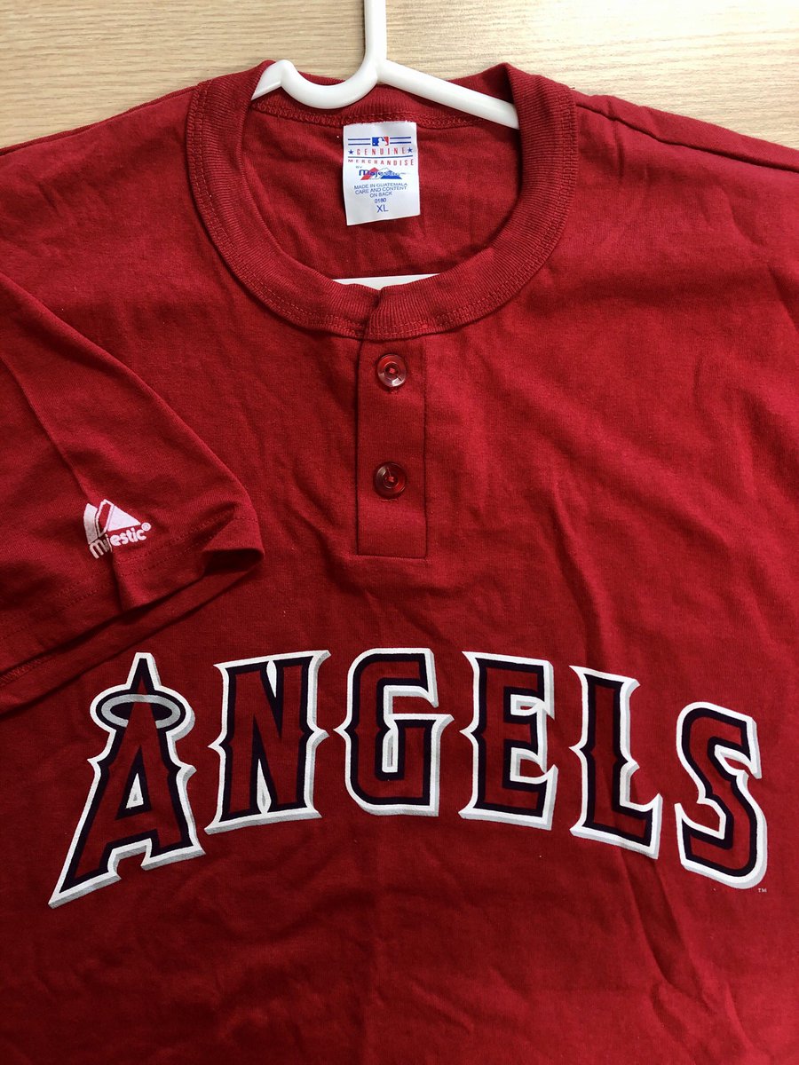 Who wants some more prizes?Well how's about a MLB Golf Polo in XL and an  @LAAngelsUK tee in XL?All thanks to  @bsuk!Remember, donate £2 per ticket, through this link  https://www.paypal.me/batflipsandnerds , don't forget to uncheck the box so we don't lose some of your cash to a fee!