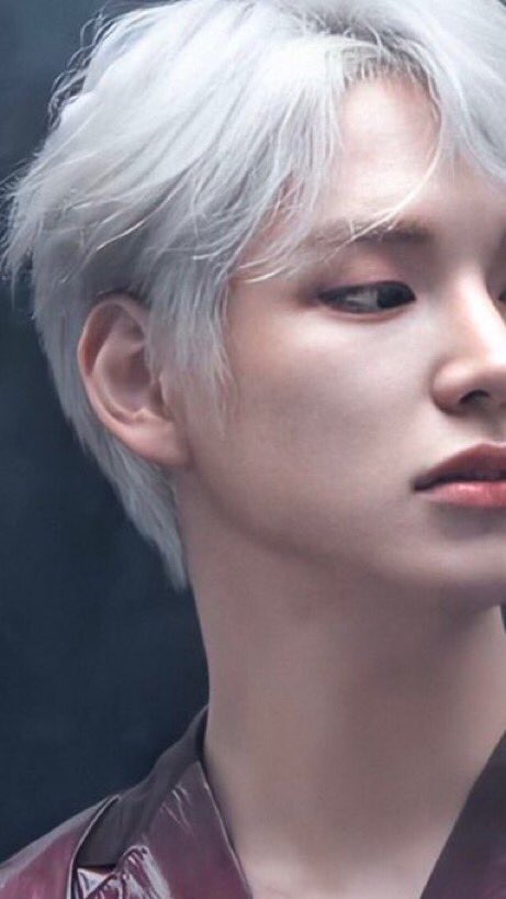 Oh Heo Chan. The main reason i made this thread feat his pouty lips. Look at that eye makeup.