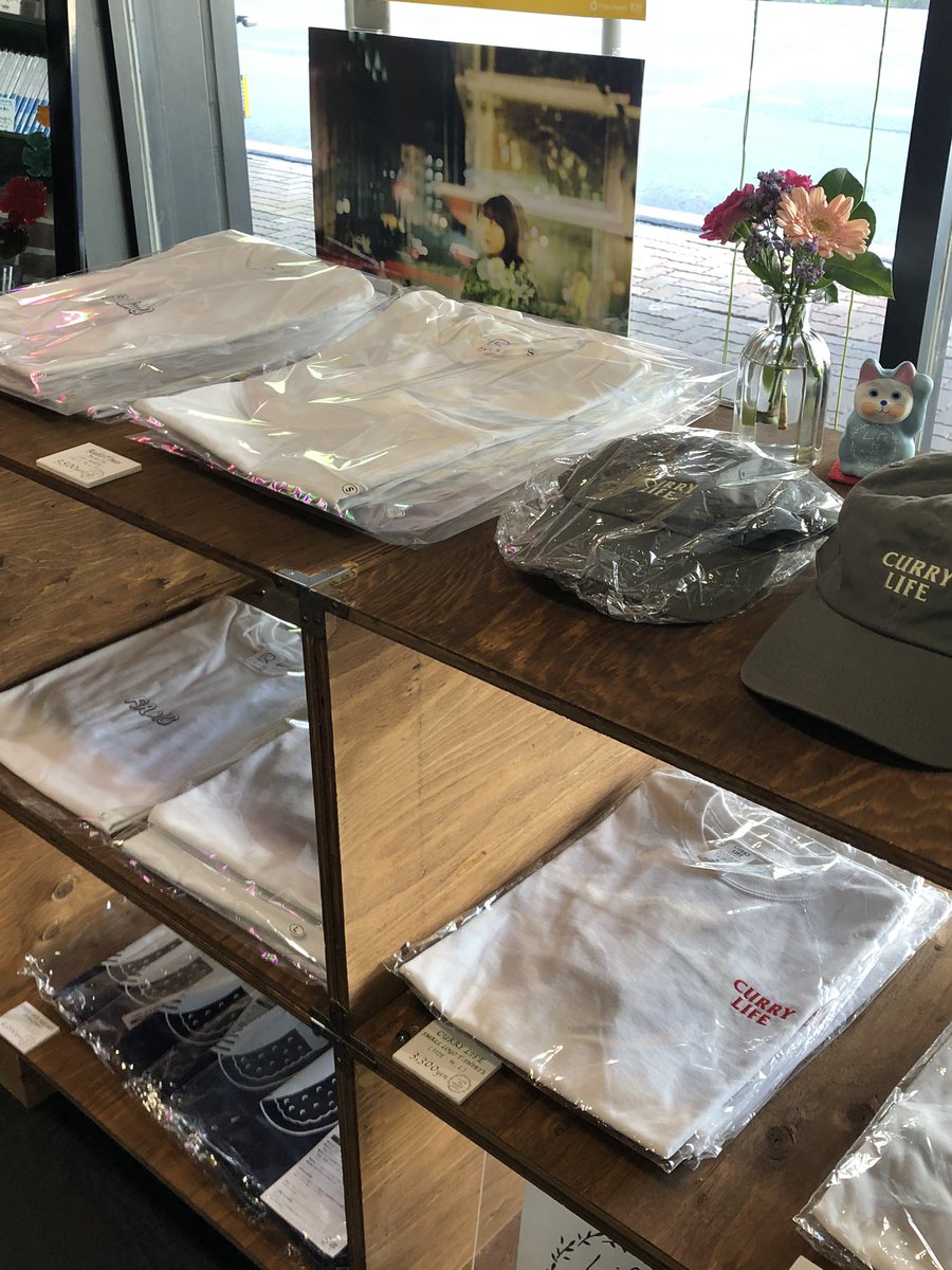 kota26rin's tweet photo. 東堀までお散歩。
RADIO Tシャツ、Mサイズが既に品切れでした〜
ちょっとサイズ大きめな感じがしたけれど、Lサイズを買いました\(*´ `*)/
途中で噂の白いわんこも見れました!
ぽんちゃが遭遇出来る日が楽しみ〜
さて帰ってお夕飯の支度しよう(*´˘`*)
今日はいい日だな〜♪
#EMSB
#LTMT https://t.co/Udufqru1eq