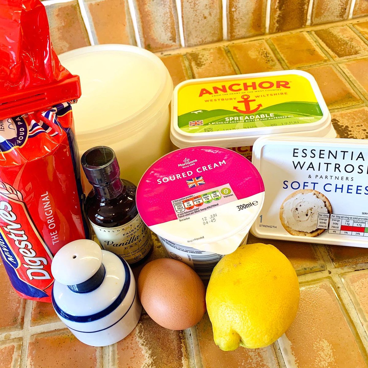 nikkilewisphoto's tweet photo. Itโs in the oven right now!!
#cheesecake #mumsrecipe #recipe #cooking #cookingagain #nikkilewisphotography #nikkilewisphotos #hertfordshire #hertfordshirephotographer #cheese #cake #isolationcooking #isolationphotography #isolationlife #lockdown #isolationcreation #hertslife https://t.co/REJGxDHImC