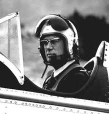 Su experiencia en aviación y medicina le hizo crear un cabezal de presión para reguladores de oxígeno a demanda en aviones de gran altitud y trajes de presión para responder a altas cargas de G