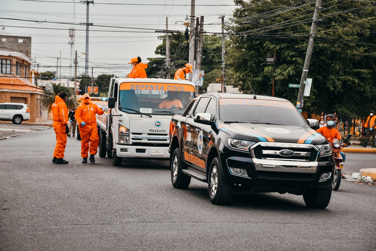 DefensaCivilPSD's tweet photo. Las unidades de @defensacivilrd mientras recorrían las calles de Alma Rosa en el operativo de desinfección junto a @policiard @fuerzaaereard e @inapagob
.
.
#QuedateEnCasa #DefensaCivilPSD #Coronavirus #DefensaCivilrd #RepublicaDominicana https://t.co/g0ZRlidgrm