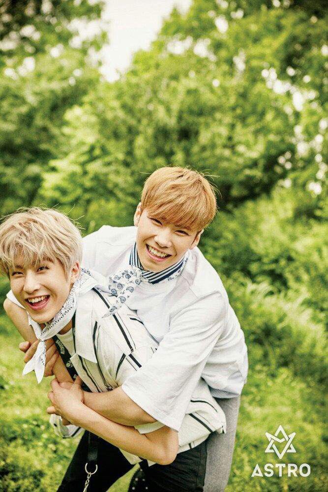 When minhyuk sees a jinwoo he must hug