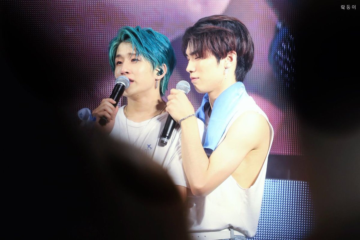 When minhyuk sees a jinwoo he must hug