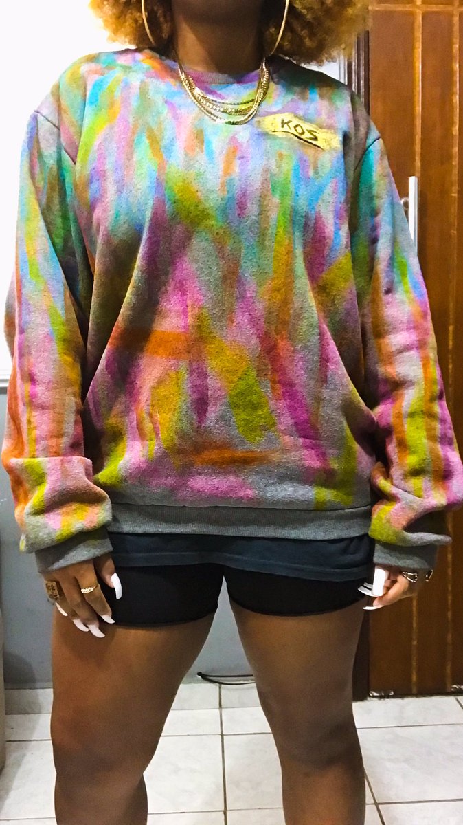 koskarinaa's tweet photo. Última customização em moletom 😍 https://t.co/qP2soeinlc