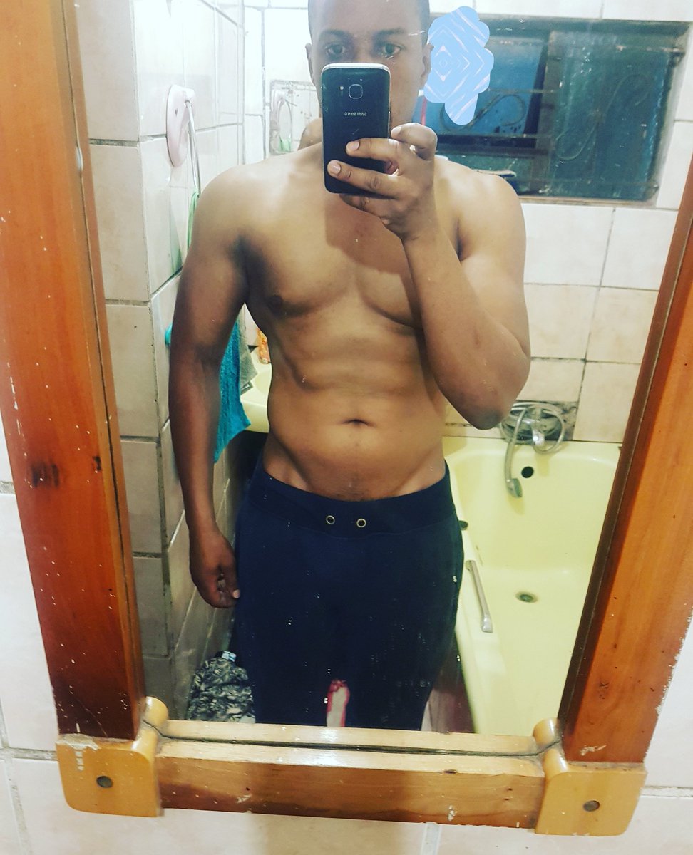 Ok I've achieved I 4 peck nyana during lockdown zithandwa let's see if I will be able to get 6 peck before level 1.😀💃🏋️‍♂️
#absday
#gymfreak
#entrepreneur
#mc
#brandambassador
#eventmananger
#actor