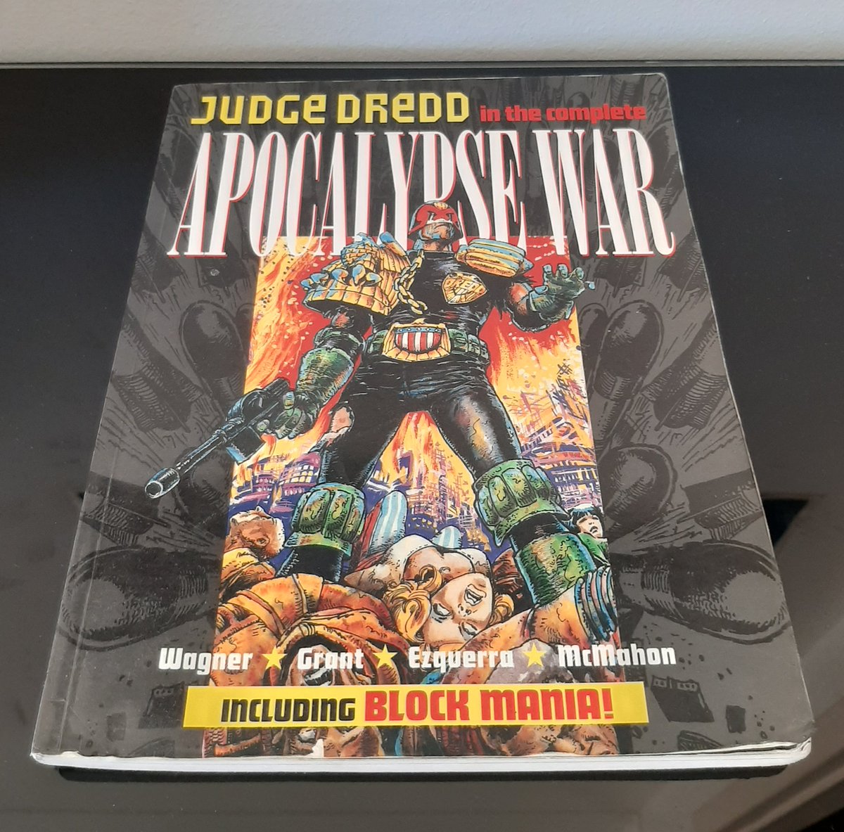 ShiryuGL's tweet photo. This weekend's "light reading" material. Took me a while to dig up one of these online. Despite "Apolcapyse War" being among my all-time Dredd favourites I had never read "Block Mania" before so this will be quite a treat!
#JudgeDredd #BlockMania #ApocalypseWar @2000AD https://t.co/EOYoZkSrGd