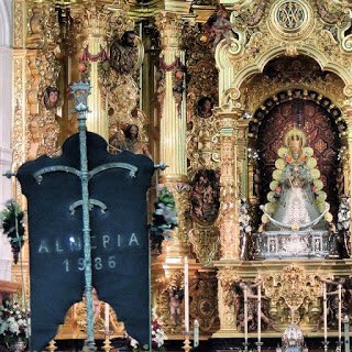 En el día de hoy, nos acordamos de nuestros hermanos de <a href="/hdadrocioalm/">Hdad. Rocío Almería</a> que visitarían Santiago para despedirse de La Soledad e iniciar su camino hacia Almonte. “Despedida de la Hermandad del Rocío de la Virgen de la Soledad de Almería” en #Vimeo vimeo.com/165925842?ref=…