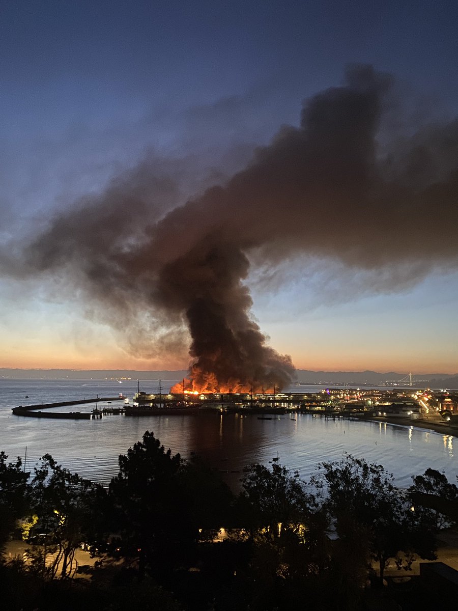 So it’s pier 45 that is burning. Looks like it’s aloha seafood. This is the same pier that Musee Mechanique is on. The most central pier in Fisherman’s wharf. But I think the museum will be saved as the fire didn’t get that far down.