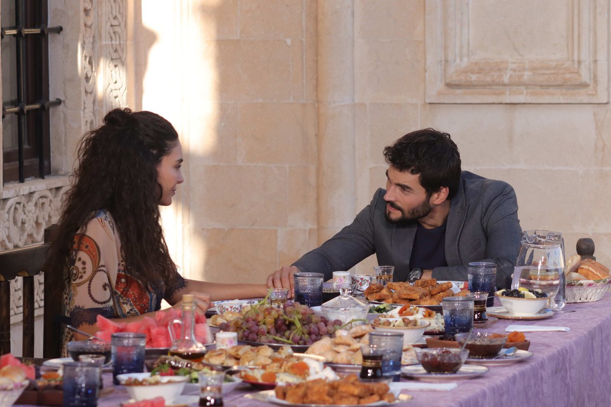 Sevdikçe güzelleşen iki yürek ❤️
#Hercai 🧿🦋