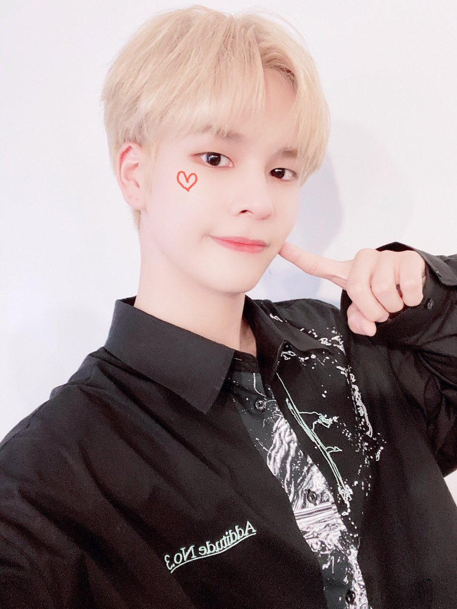 CRAVITY_twt's tweet photo. 러비티이이이ㅣㅇ~~~❤️❤️❤️
오늘은 살짝쿵 말랑말랑한 
사진들로 가져왔지롱~무대에서는 보기힘든 말랑셂 많이 봐여~🥰
#크래비티 #세림 #말랑셂 #러비티사랑 https://t.co/4aEdNlnEmr