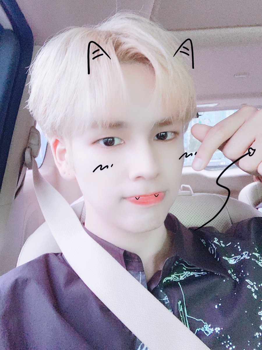 CRAVITY_twt's tweet photo. 러비티이이이ㅣㅇ~~~❤️❤️❤️
오늘은 살짝쿵 말랑말랑한 
사진들로 가져왔지롱~무대에서는 보기힘든 말랑셂 많이 봐여~🥰
#크래비티 #세림 #말랑셂 #러비티사랑 https://t.co/4aEdNlnEmr