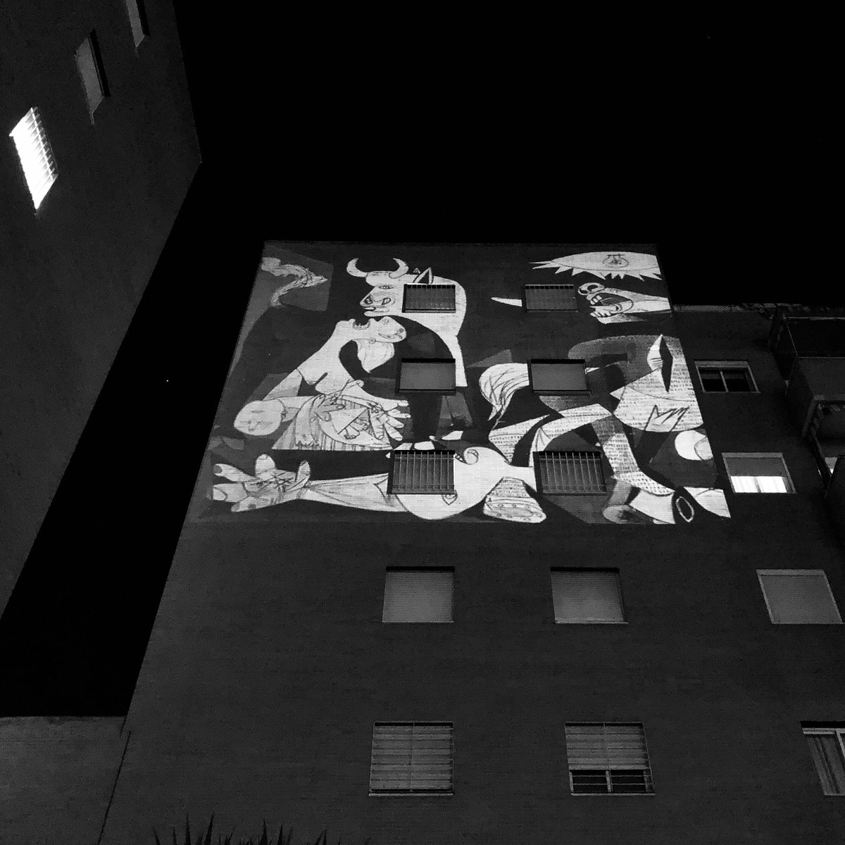 dfranca_'s tweet photo. Thanks @HolocenterNYC ! Very proud to be part of the project #lightwindows 

https://t.co/JQntkCx0ZJ https://t.co/Mw47cYPbtp