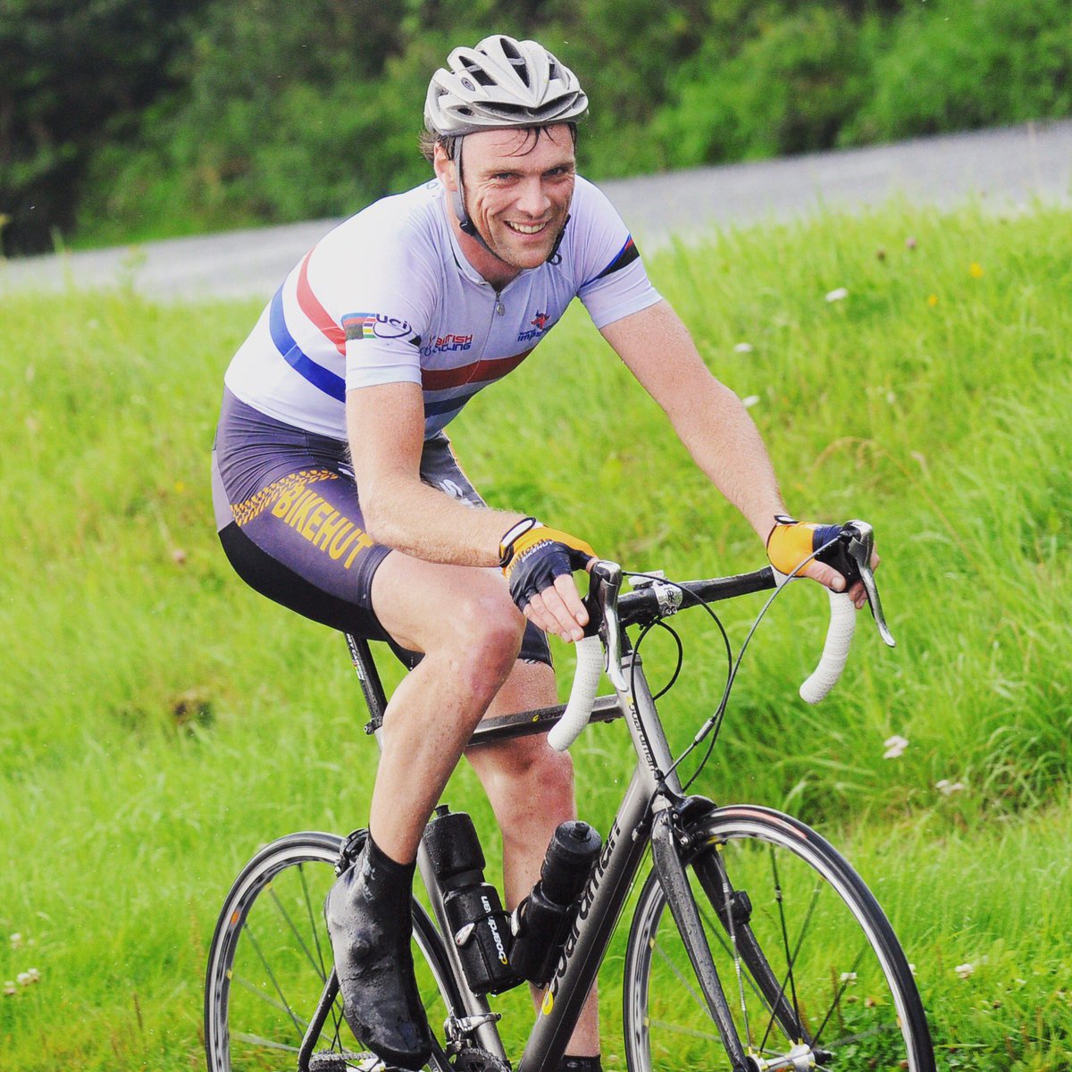 VeloUK's tweet photo. Today's feature race is 2008 Tour of Pendle where a British champion won in style wearing the stripes ... #greatdays #CongratsRob @robhayles1 https://t.co/94FHw5zDBH