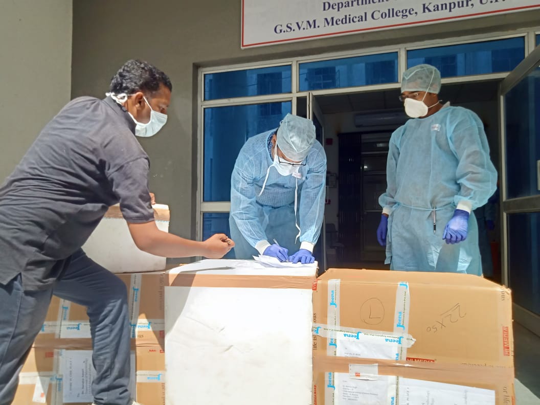 cpmgup's tweet photo. Today #Kanpur_City Postal Division delivered 04 Parcels containing #Covid_19 #Testing_Kits at #GSVM_Medical_College #Kanpur on priority.
#CoronaWarriors #डाकिया
#डाकघर_आपके_द्वार
@IndiaPostOffice
@rsprasad
@SanjayDhotreMP https://t.co/riQTqD8CRq