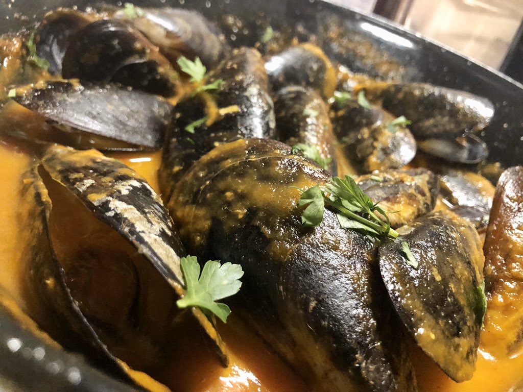 albcastelladral's tweet photo. Fa un dia preciós! Gràcies a tots i a totes per venir! Nous plats i grans vins 😜🍷Reserves al 938695311.
Quin plaer anar-nos retrobant!

@bagesturisme @TurismeNavas https://t.co/GJVY1lverJ