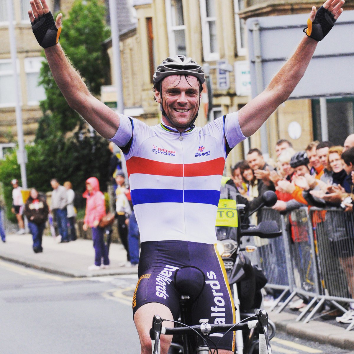 VeloUK's tweet photo. Today's feature race is 2008 Tour of Pendle where a British champion won in style wearing the stripes ... #greatdays #CongratsRob @robhayles1 https://t.co/FrlVRNYMqD