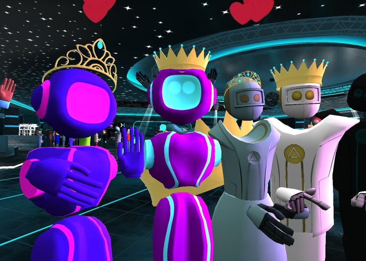 AndyFidel_'s tweet photo. We look so good! @paoplayz 😍👑 mega kudos to Nera (@whimwhams) and Ben for making us crowns & tiaras. #VRProm #socialVR https://t.co/E6QPpZpjzg
