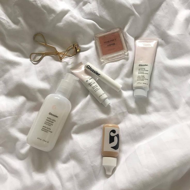 pradasunset's tweet photo. beauty this or that; makeup or skincare? lipstick or lipgloss? matte or dewy? bronzer or blush? bold brows or bold lip? facemask or hairmask? https://t.co/RD5Y3o21Ld