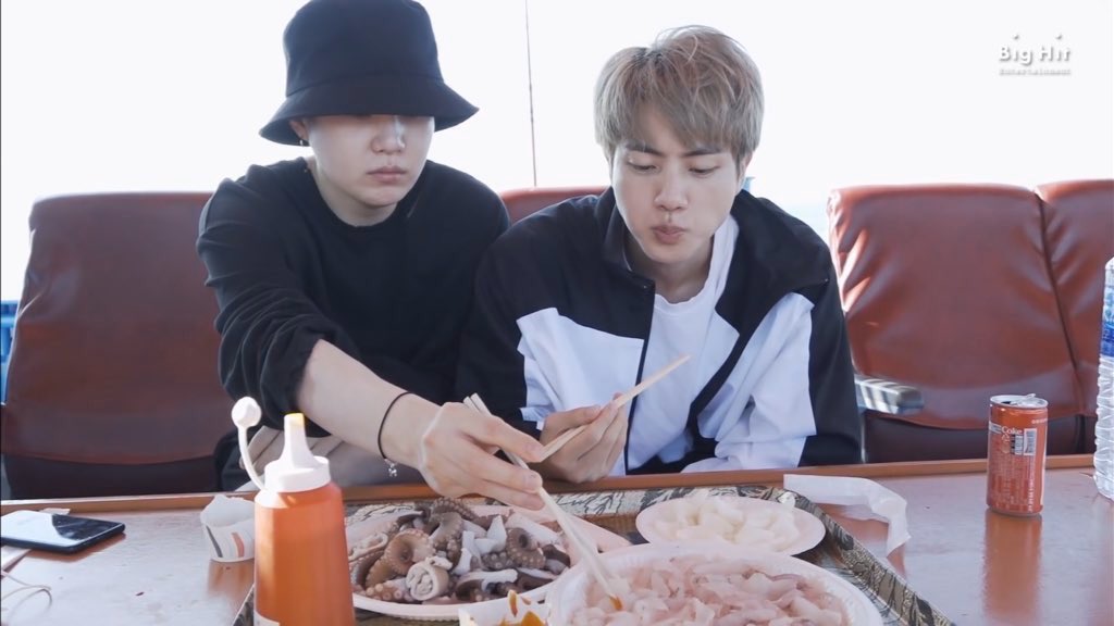 thread of yoonjin pictures but the gap is getting closer as you scroll