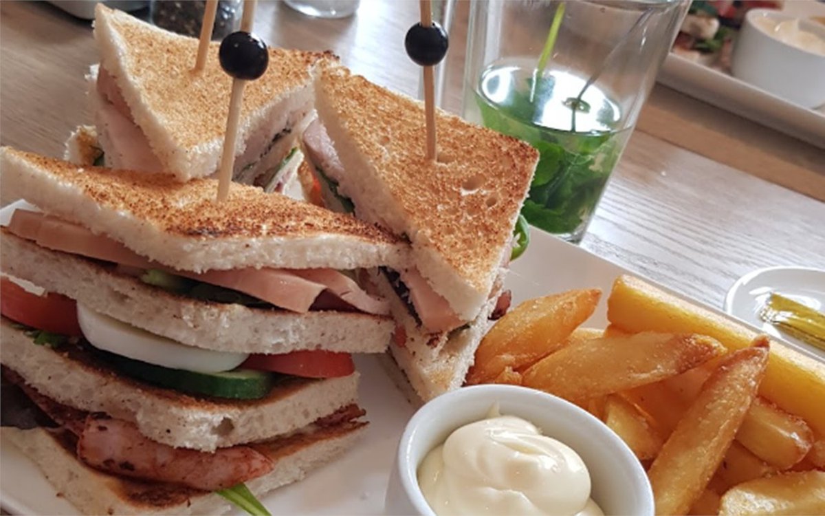 Straks samen een lunchje pakken? Dat kan! Bestel voor 11.30 uur en we komen het graag tussen 12.00 en 14.00 uur bij je brengen!

Bestel op kom-aan-tafel.nl/bezorgen.html
