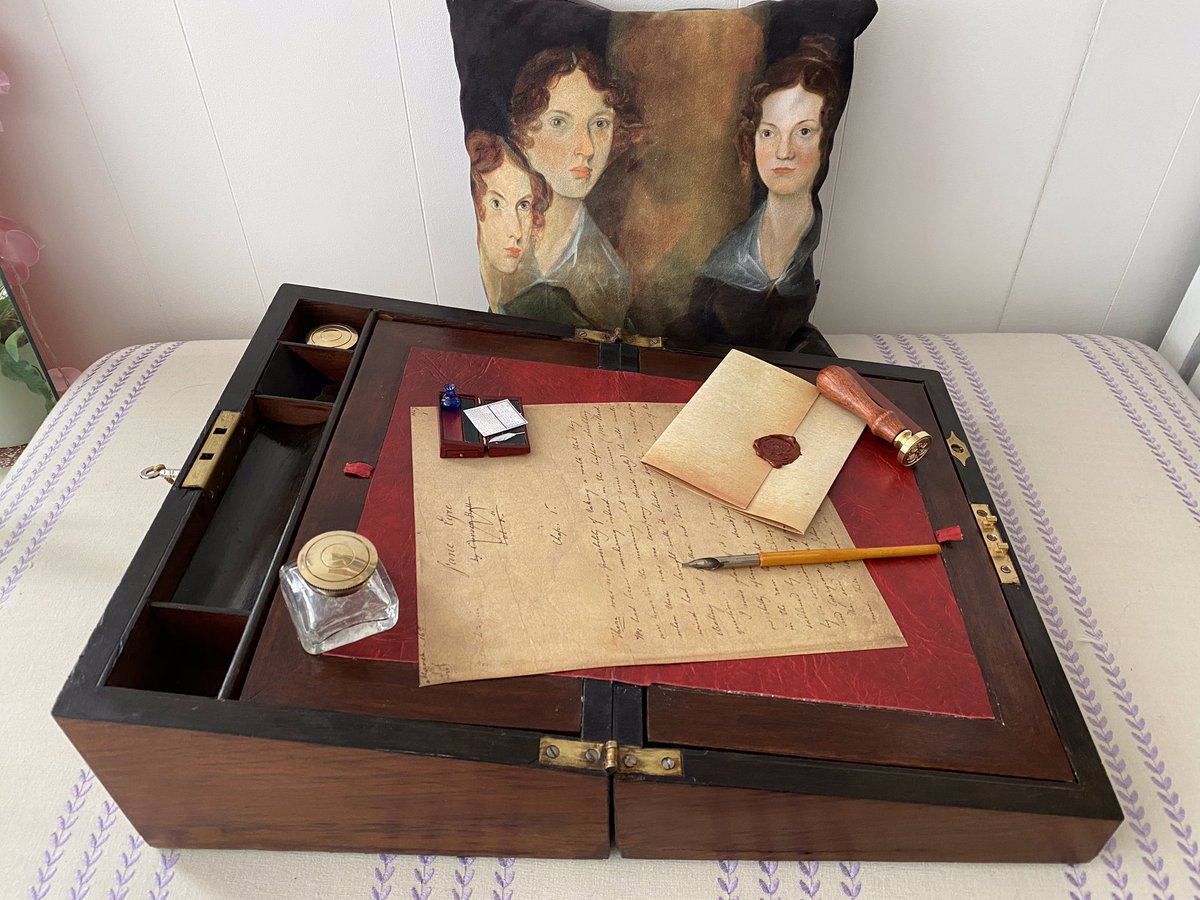 R40JTR's tweet image. Victorian joy 💖 #writingslope #Victorian