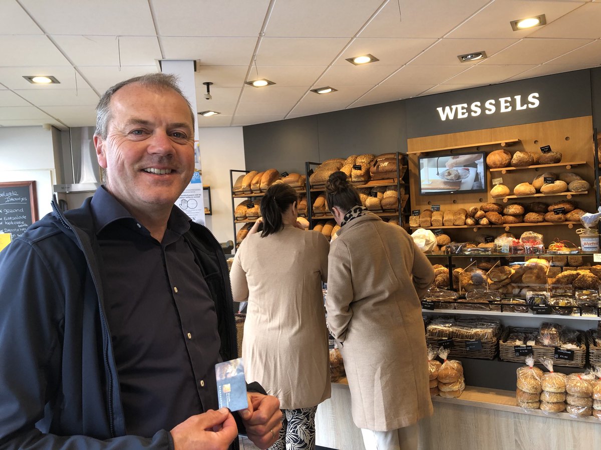 Zoals elke zaterdagochtend een perfect begin van het weekend met lekker vers brood van de echte bakker @EchteBakkerWessels op @winkelcentrumboxbergerweg #koopdeventerwaar