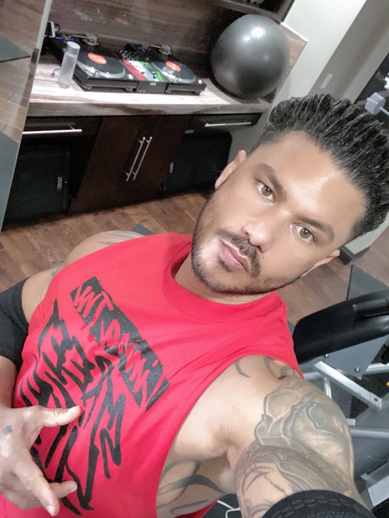 FrankieRoyce's tweet image. Khloe Kardashian &amp;amp; Dj Pauly D are the first celebrities from the parallel universe.