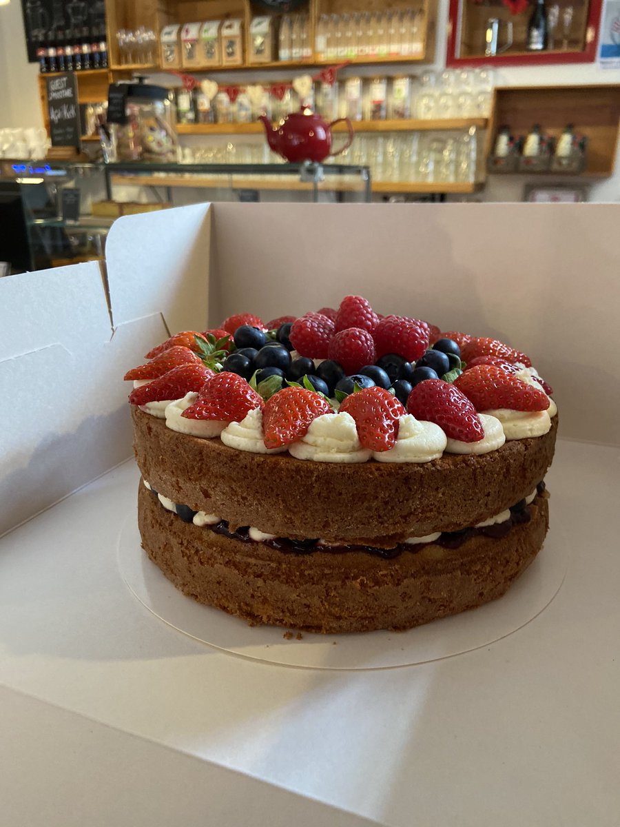 Pre-Lockdown, we never had the capacity to take orders for celebration cakes. However, times have changed and it was a pleasure to take this one this week. If you’d like a homemade cake for a lockdown celebration, drop us a message! Order early, to avoid disappointment!🎂🥞