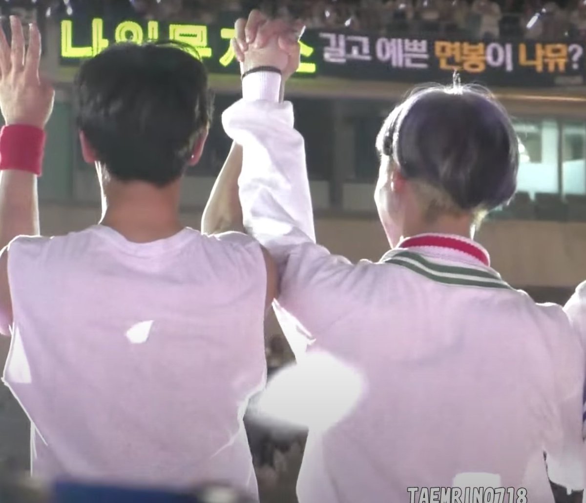 making the singles in the world cry is what 2min is good at ㅠㅠ   #taemin   #minho  #2min