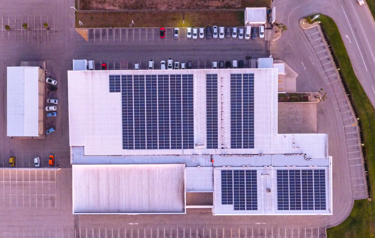 TavcorVW's tweet photo. In a continued effort to reduce our carbon footprint, we’ve gone solar.☀️

#TavcorVW #TavcorVWFamily #TavcorVolkswagen #SolarEnergy #GoingGreen https://t.co/uEhZavWfer