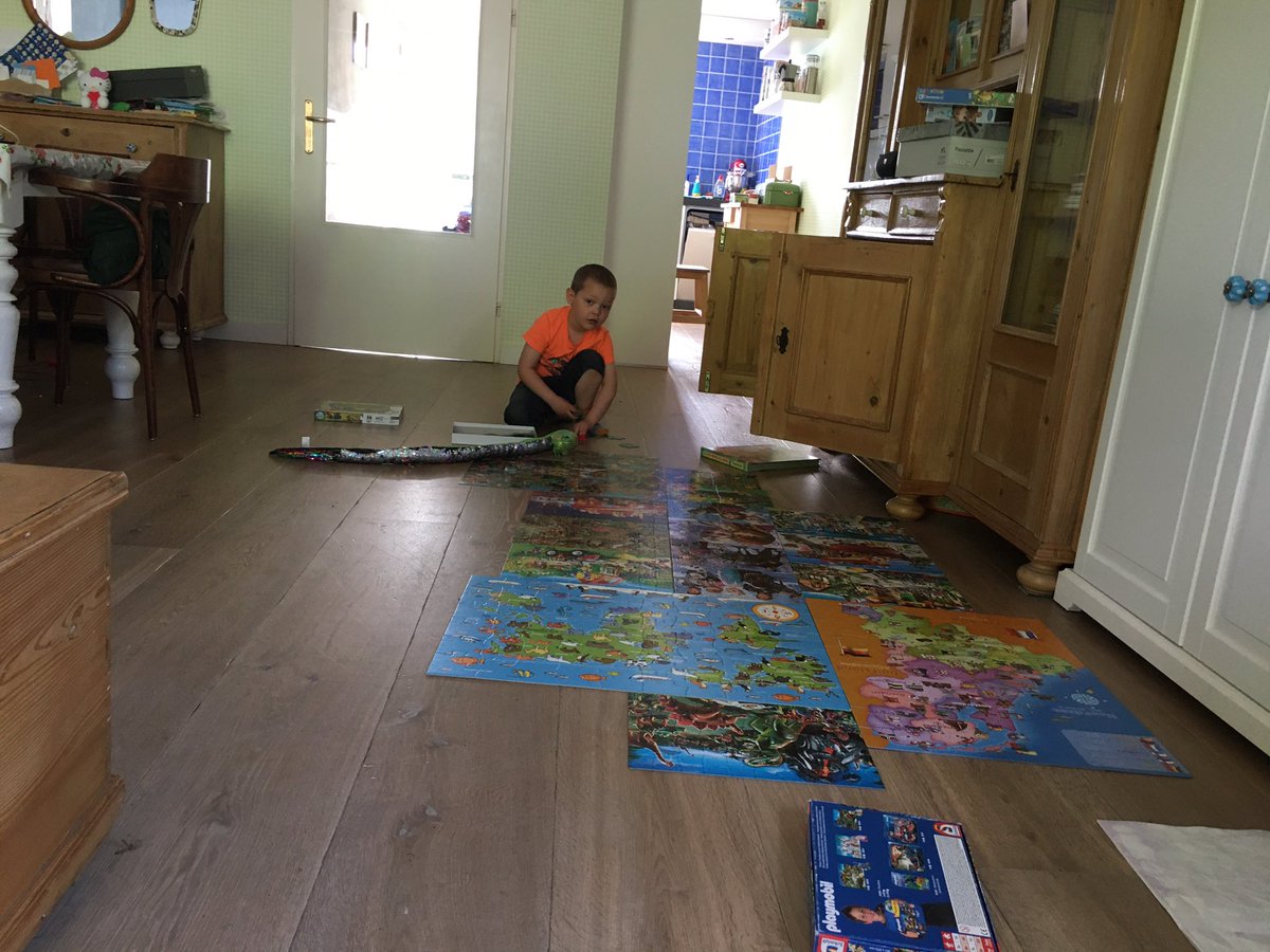 Joep is bezig met een #wereldrecord poging puzzelen