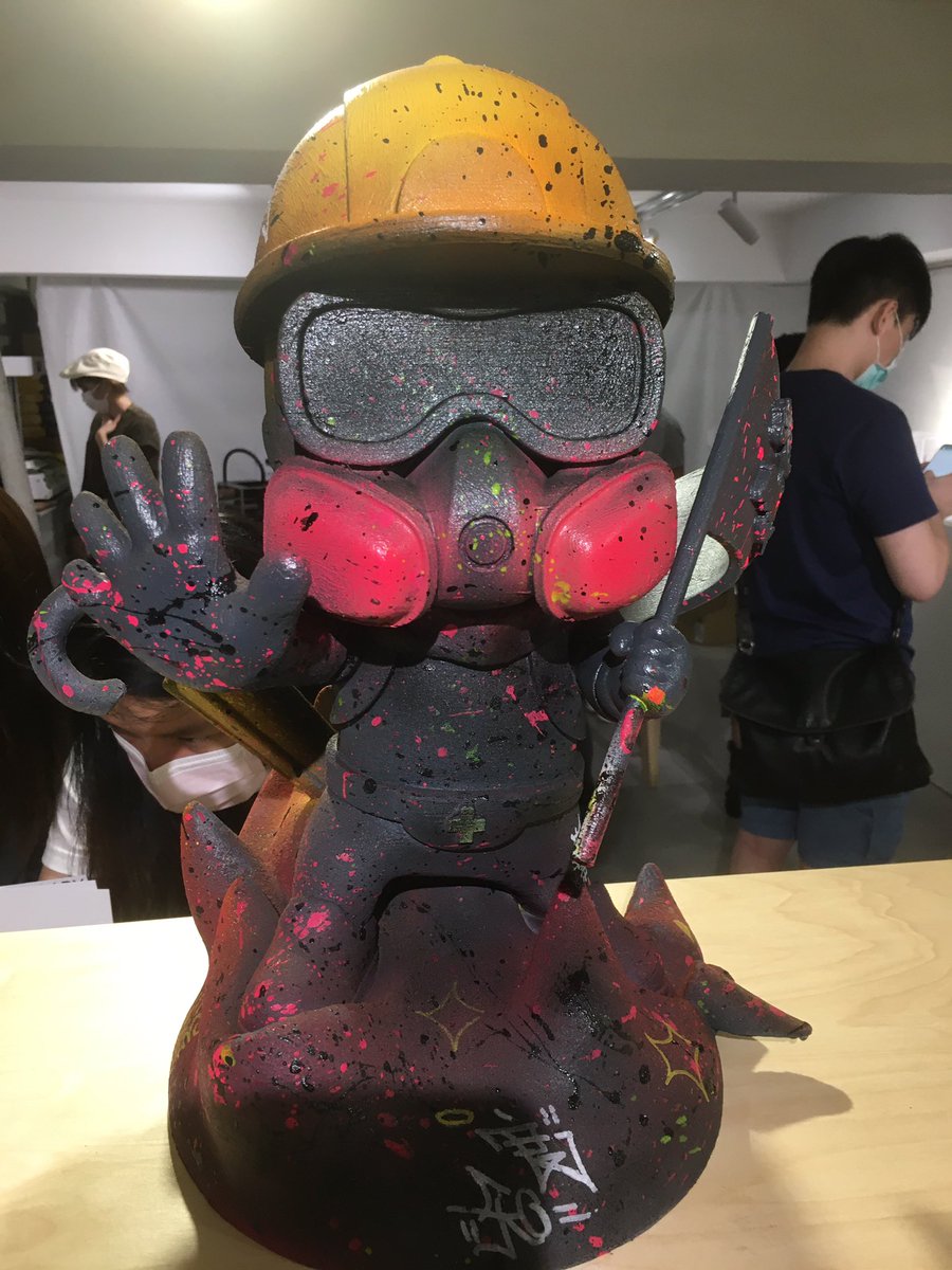 Many sculptures by  #HK artists inspired by  #LadyLiberty are being auctioned to raise funds for 612 Humanitarian Relief Fund, which helps protesters in need.