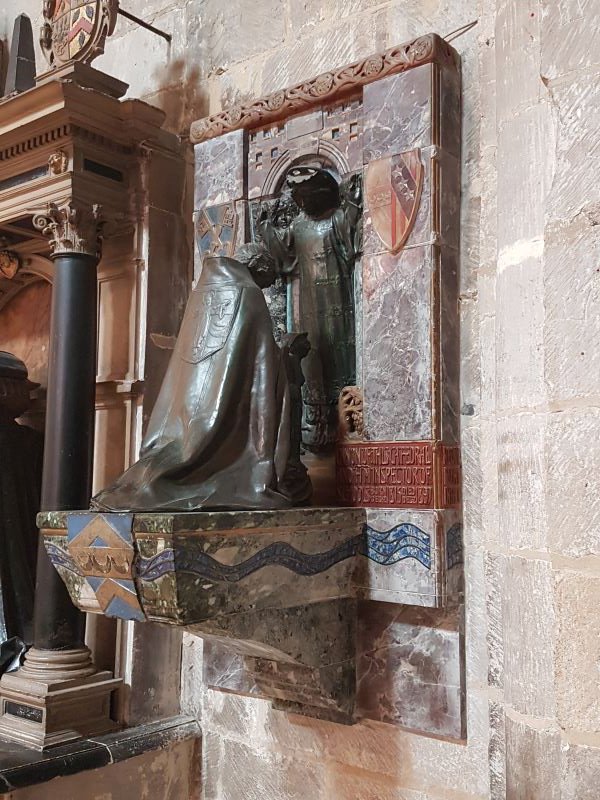 But  @GlosCathedral is full of  #ArtsandCrafts treasures. Next up is the Tinling memorial by  #HenryWilson, 1898, made of bronze, lapis and marble, showing a child angel leading the Canon to the door to heaven. Think  @NellytheWillow will like this...