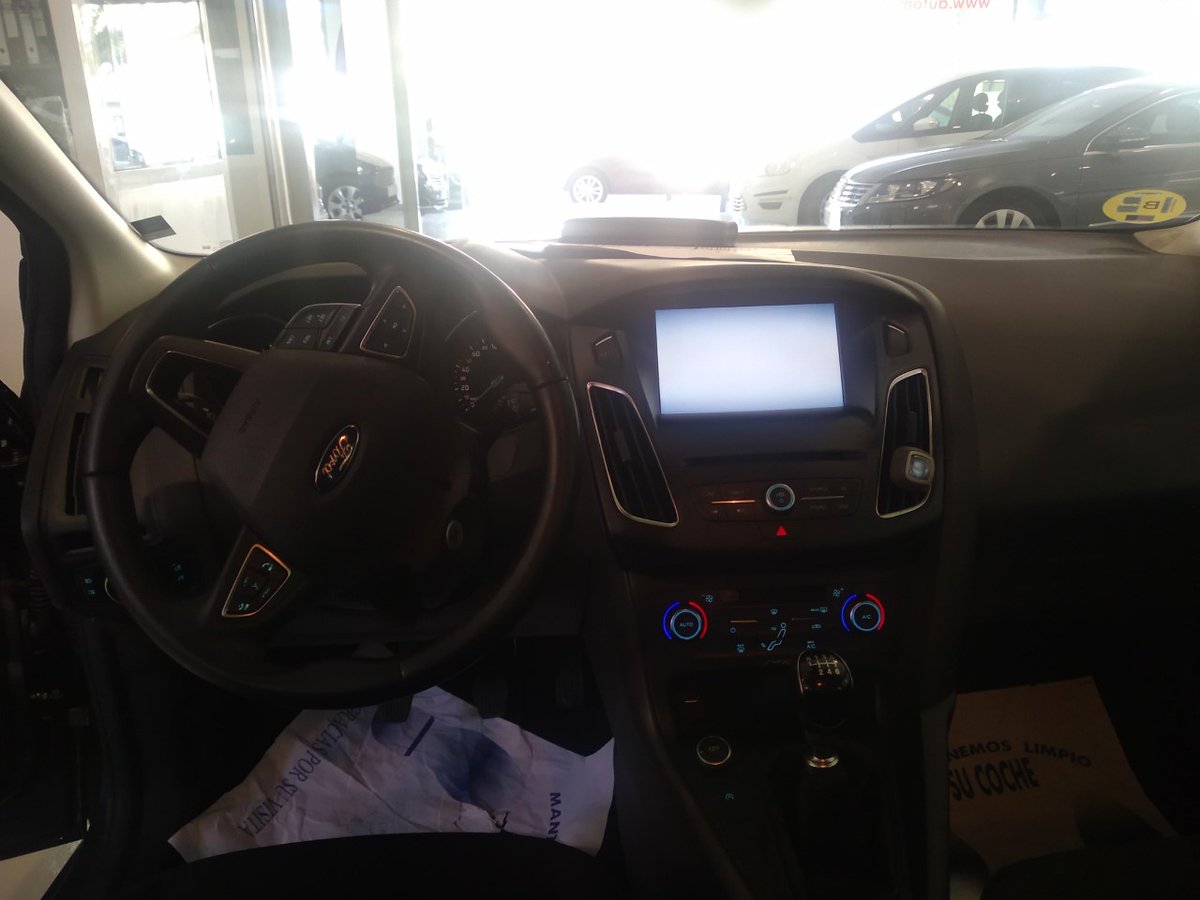 AutomocionBravo's tweet photo. FORD FOCUS RANCHERA 1.5 TDCI  100.000KM 2015 CON LLANTAS DE ALUMINIO, BARRAS EN EL TECHO CROMADAS Y CARPLAY , ENTRE OTROS MUCHOS EXTRAS 9.900€ https://t.co/ox8hsiGKWc