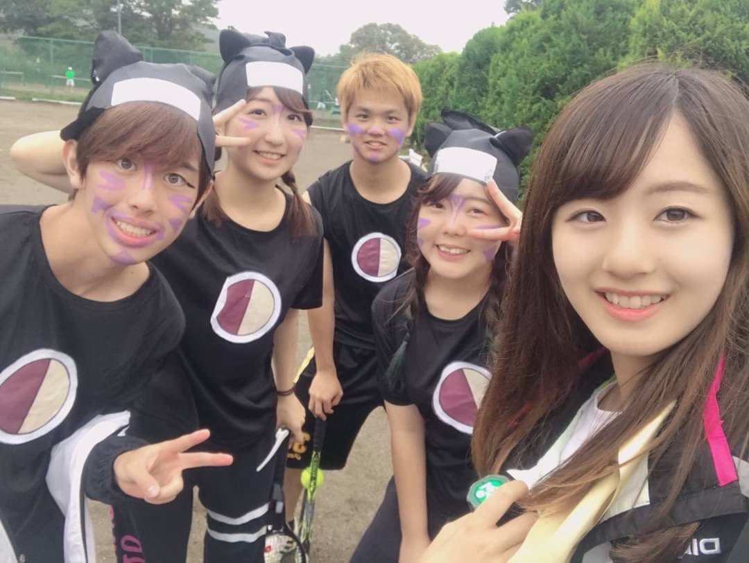otter_2020's tweet photo. 後期最初のイベント【夏合宿】の紹介です！
夏合宿の特徴は、ABCD戦と呼ばれる試合があることです✨
春合宿にも同じものがあるのですが、夏にはチームごとのテーマに沿って仮装をしてテニスをします🧛‍♀️
かわいいところもあればおもしろい仮装もあり、とても思い出に残るものになります👏🏻 https://t.co/Kdu2r6wN3k