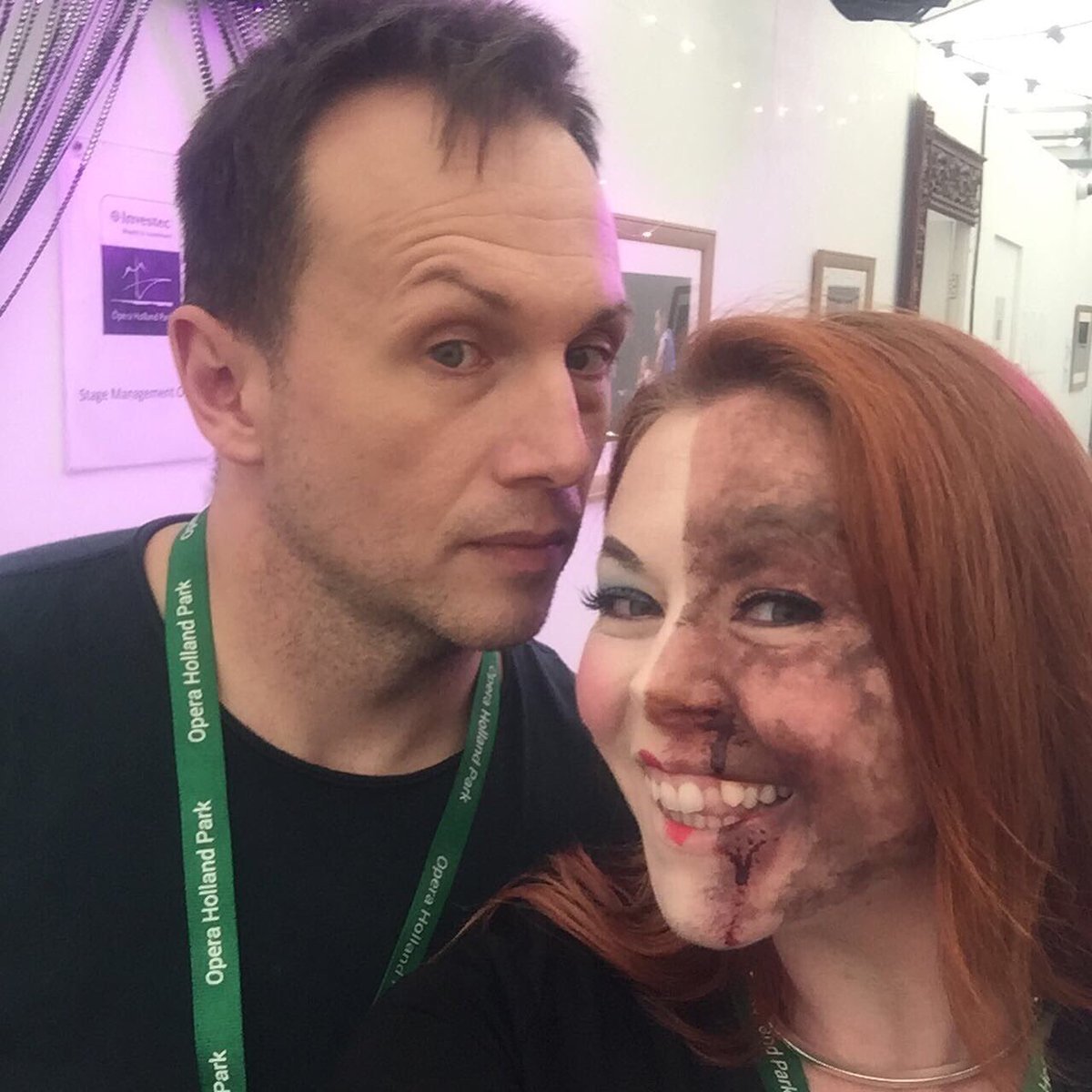 _Carradonna_'s tweet photo. Flashback to last year (when social distancing wasn’t a thing) - thanks for both my faces @ianmhm !🖤@operahollandpk #stagemakeup #professionalMUA #twoface #soversatile https://t.co/v3XamdtCdD