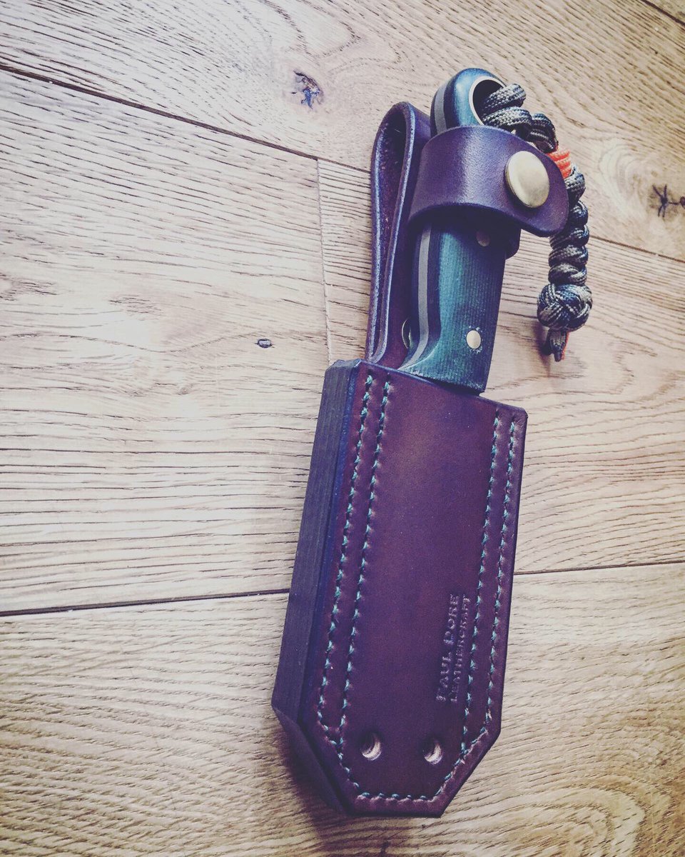 PDBushcraft's tweet image. A short, chunky little sheath just finished for this lovely little knife. The customer wanted the ability to attach to the molle on his pack so i duly obliged. The green stitching really sets off the handle on the knife don’t you think?
