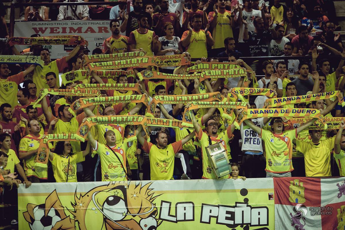 Aleix Pérez (@perezaleix1) on Twitter photo 📂Temporada 2012/13
⚔️ <a href="/bmvillaaranda/">Club Balonmano Villa de Aranda</a> - <a href="/balonmancangas/">Balonmán Cangas</a>
📍 Ultima jornada
🗣️La calidad del vídeo es pésima, pero suficiente como para poner la piel de gallina. El Príncipe estaba a reventar, ambas aficiones animando sin parar...😍 ¡7 años ya!
➡️Enlace: youtu.be/RzbxKirIQ1M 📂Temporada 2012/13
⚔️ <a href="/bmvillaaranda/">Club Balonmano Villa de Aranda</a> - <a href="/balonmancangas/">Balonmán Cangas</a>
📍 Ultima jornada
🗣️La calidad del vídeo es pésima, pero suficiente como para poner la piel de gallina. El Príncipe estaba a reventar, ambas aficiones animando sin parar...😍 ¡7 años ya!
➡️Enlace: youtu.be/RzbxKirIQ1M